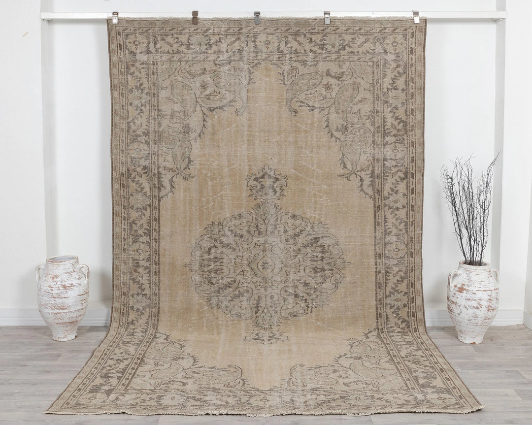Beige Oushak Rug 6' 11" x 10' 5" | No. VR87983