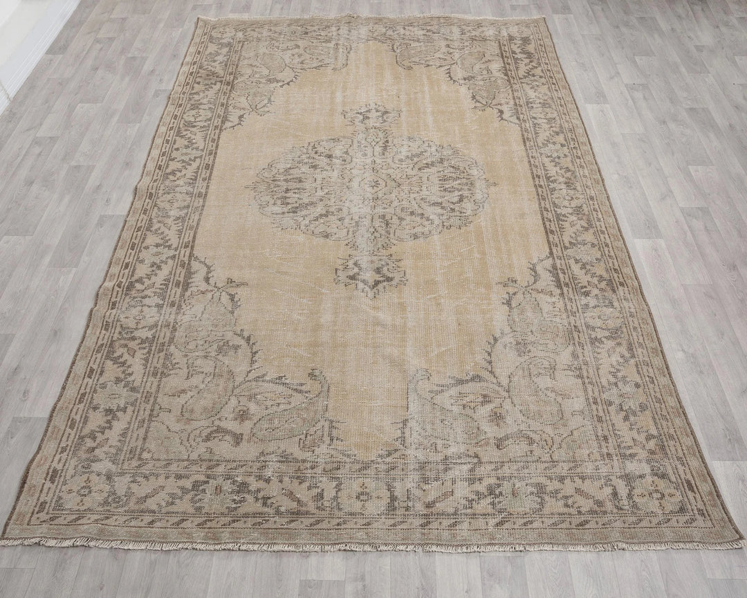 Beige Oushak Rug 6' 11" x 10' 5" | No. VR87983