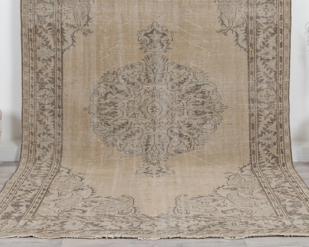 Beige Oushak Rug 6' 11" x 10' 5" | No. VR87983