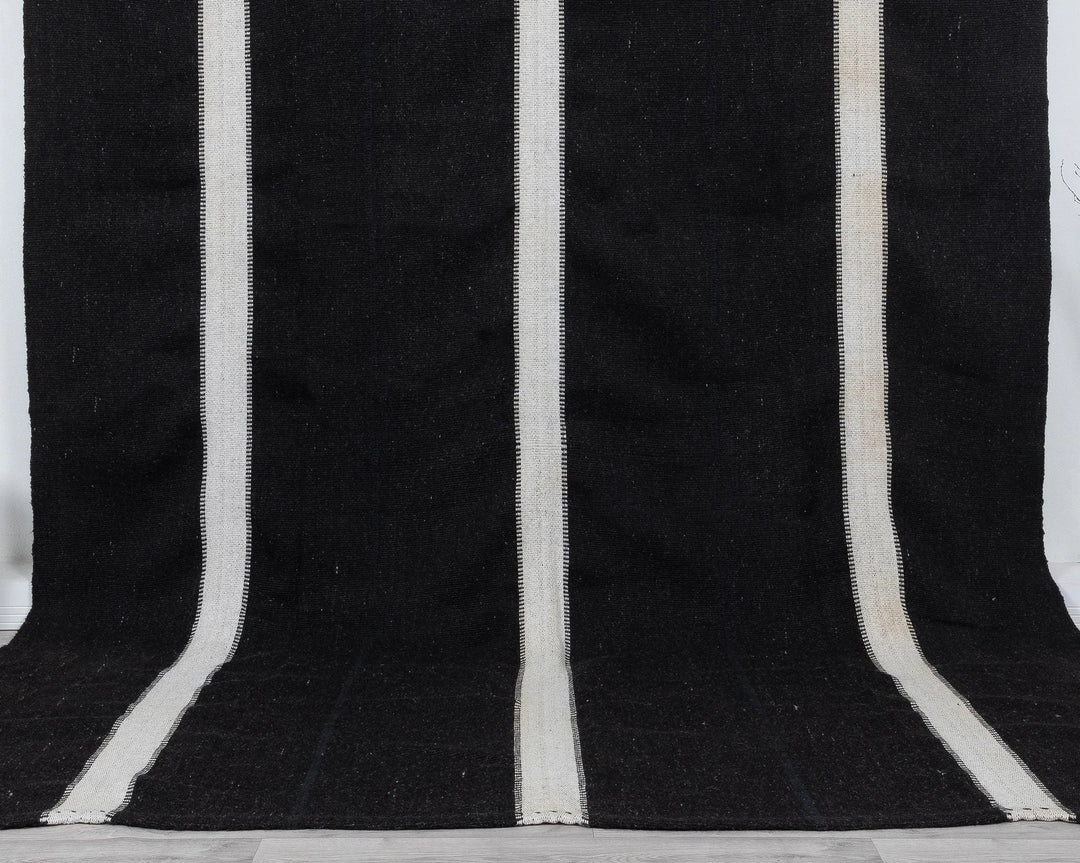 Brown Kilim Rug 8' 6" x 10' 1" | No. VR88697
