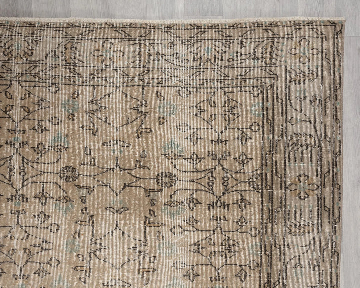 Beige Turkish Oushak Rug 7' x 10' Hand-Knotted pattern