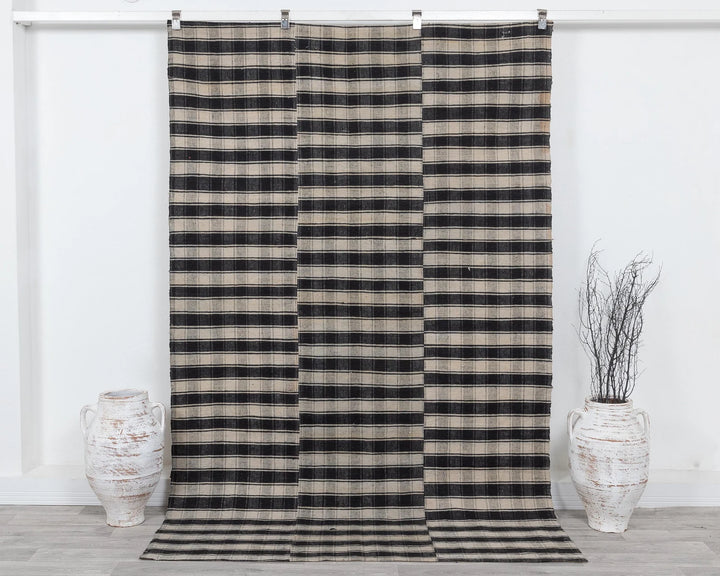 Kilim Rug 5' 3" x 8' 2" | No. VR89299