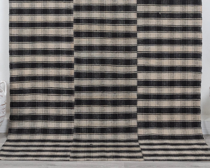 Kilim Rug 5' 3" x 8' 2" | No. VR89299