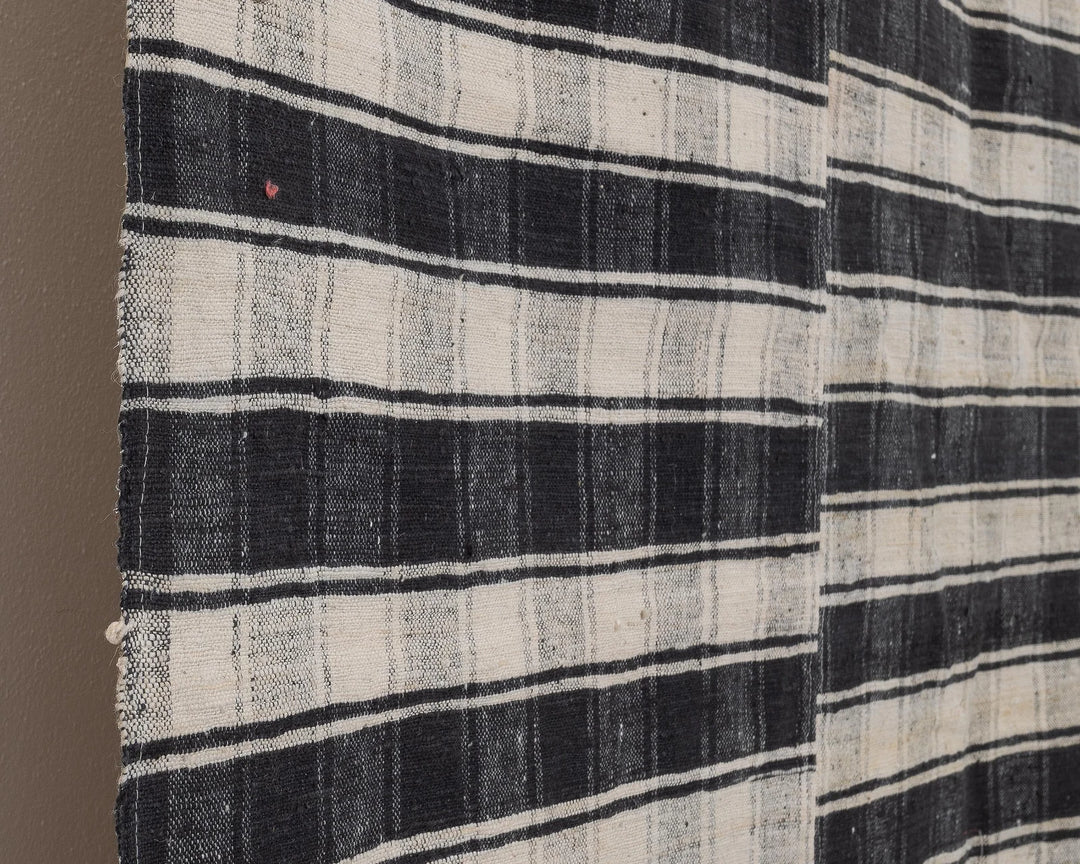 Kilim Rug 5' 3" x 8' 2" | No. VR89299