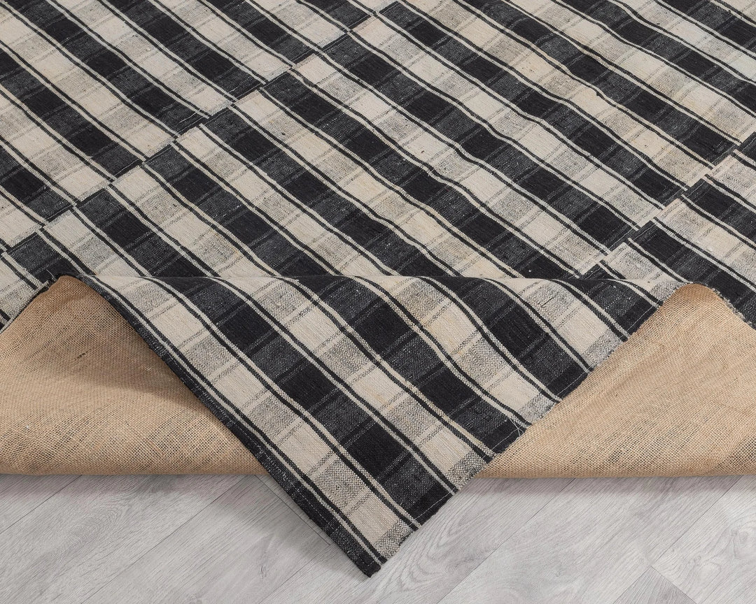 Kilim Rug 5' 3" x 8' 2" | No. VR89299