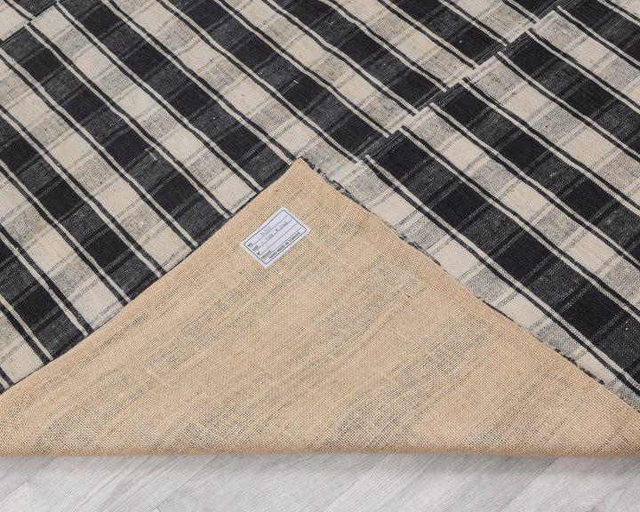 Kilim Rug 5' 3" x 8' 2" | No. VR89299