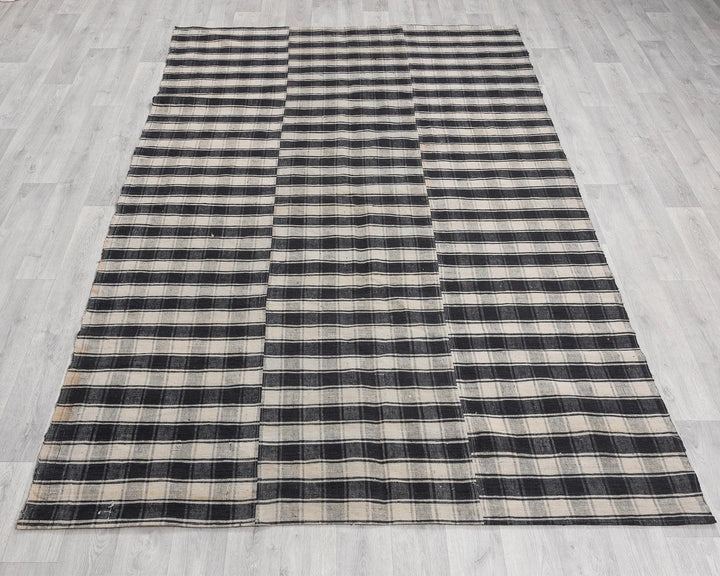 Kilim Rug 5' 3" x 8' 2" | No. VR89299
