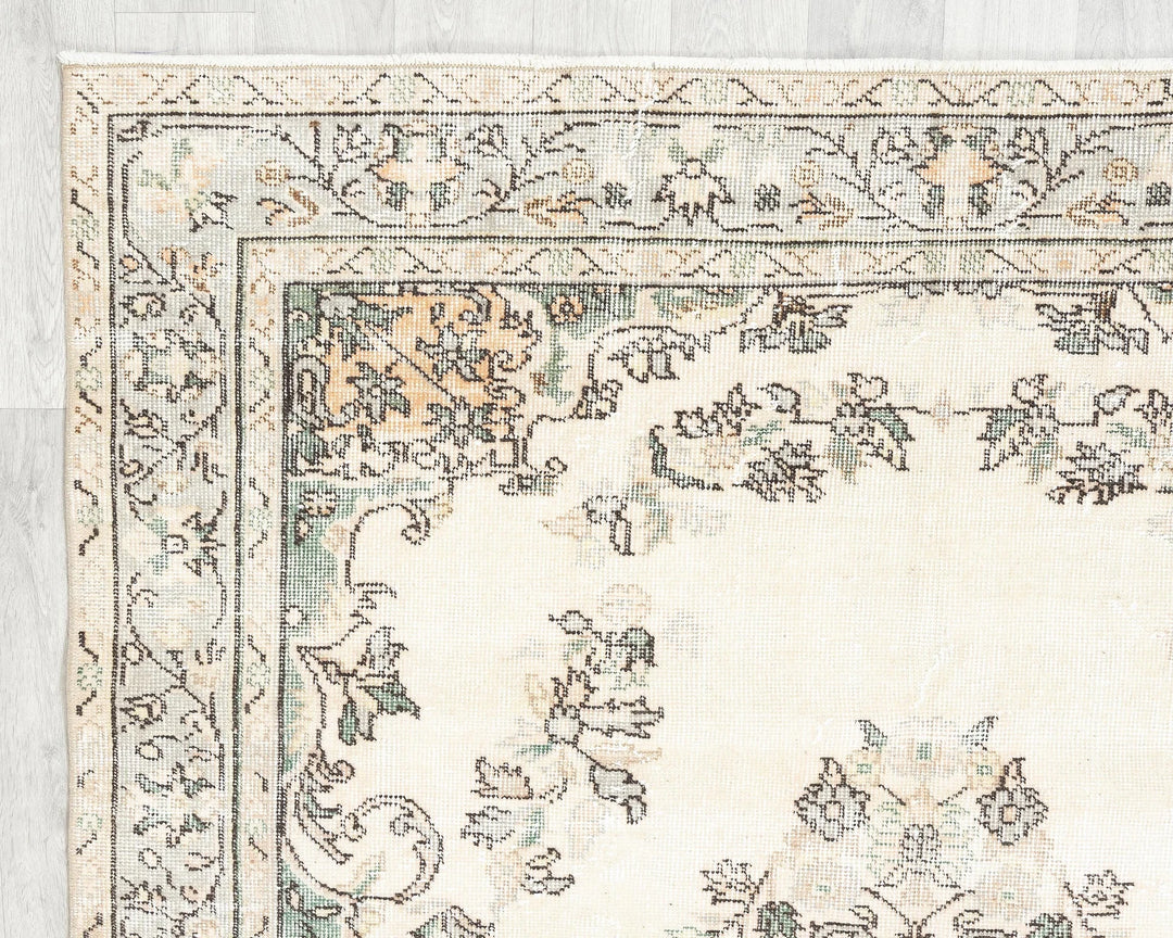 Beige Turkish Oushak Rug 5' 4" x 9' 1" Hand-Knotted border