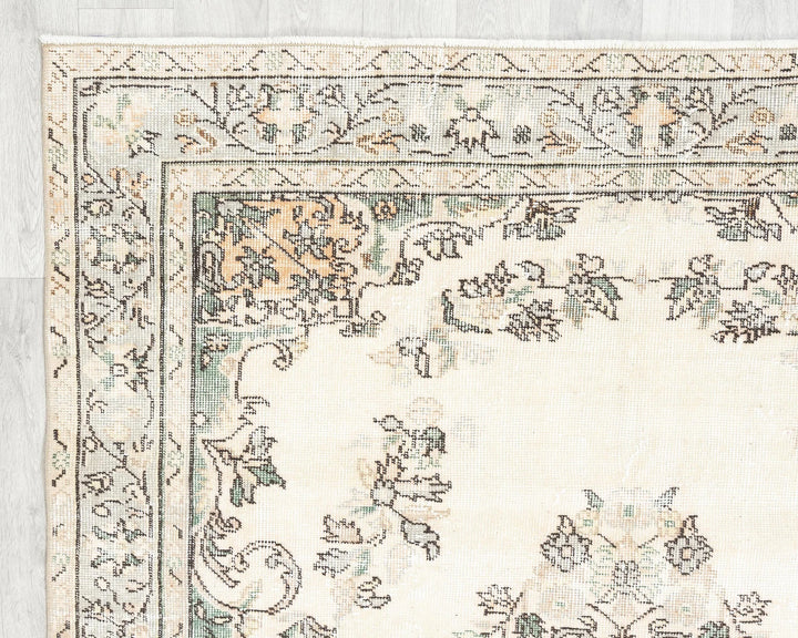 Beige Turkish Oushak Rug 5' 4" x 9' 1" Hand-Knotted border