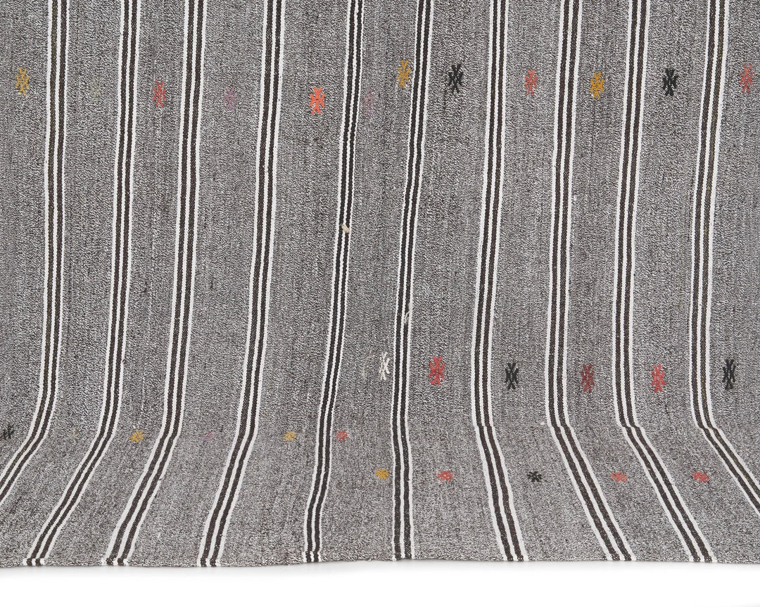 Gray Kilim Rug 5' 5" x 8' 7" | No. VR89522