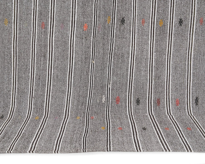 Gray Kilim Rug 5' 5" x 8' 7" | No. VR89522