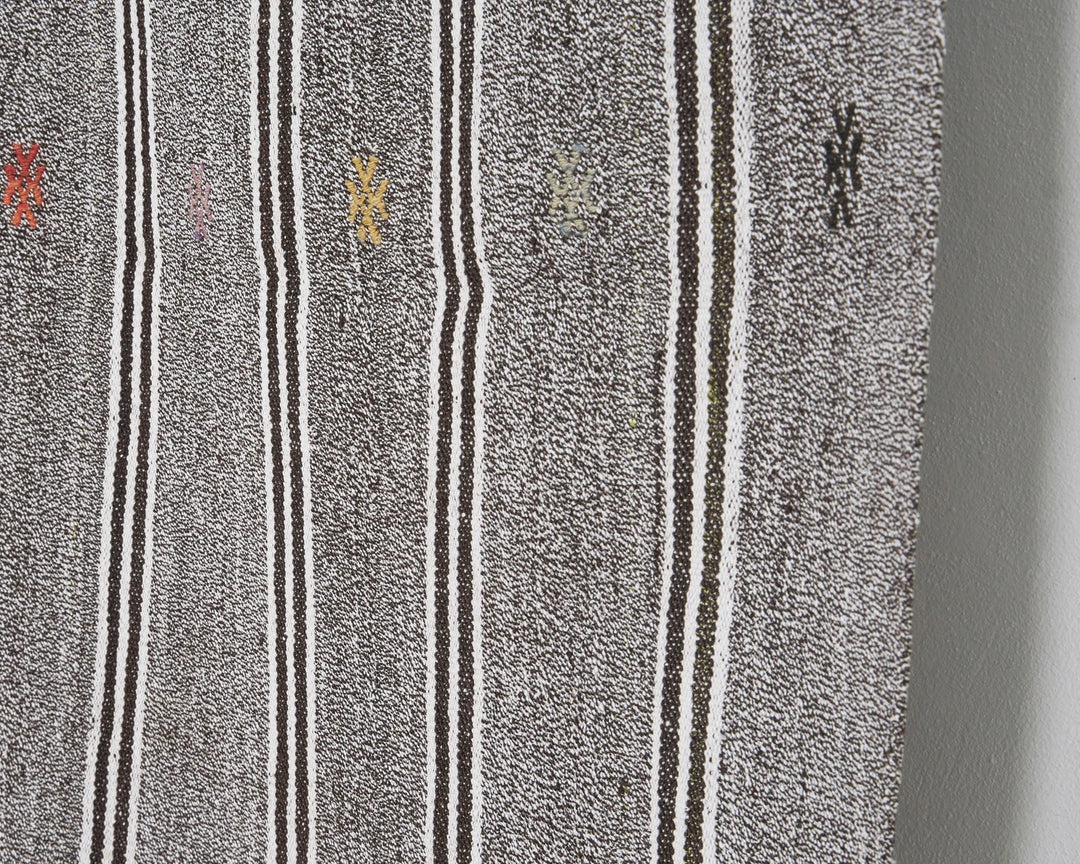 Gray Kilim Rug 5' 5" x 8' 7" | No. VR89522