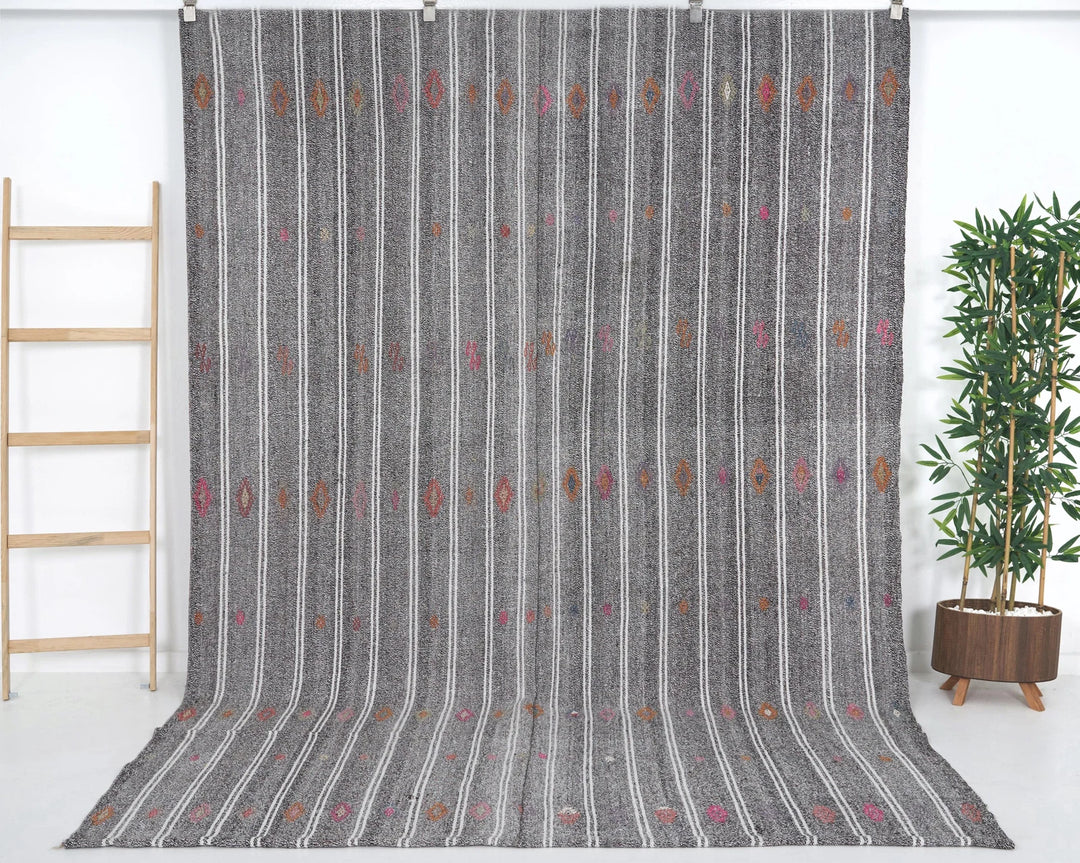 Gray Turkish Kilim Rug 6' 7" x 9' 8" Flat-Weave | No. VR90180