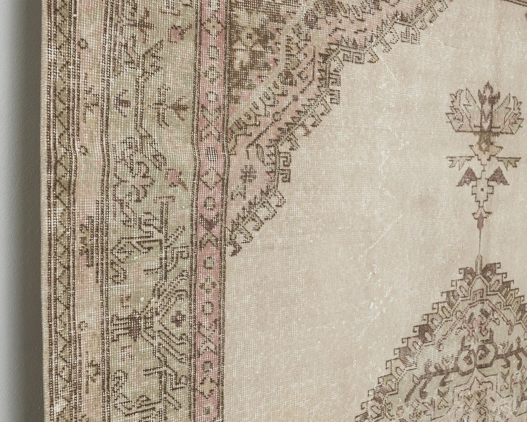 Beige Oushak Rug 6' 7" x 10' 4" | No. VR90683