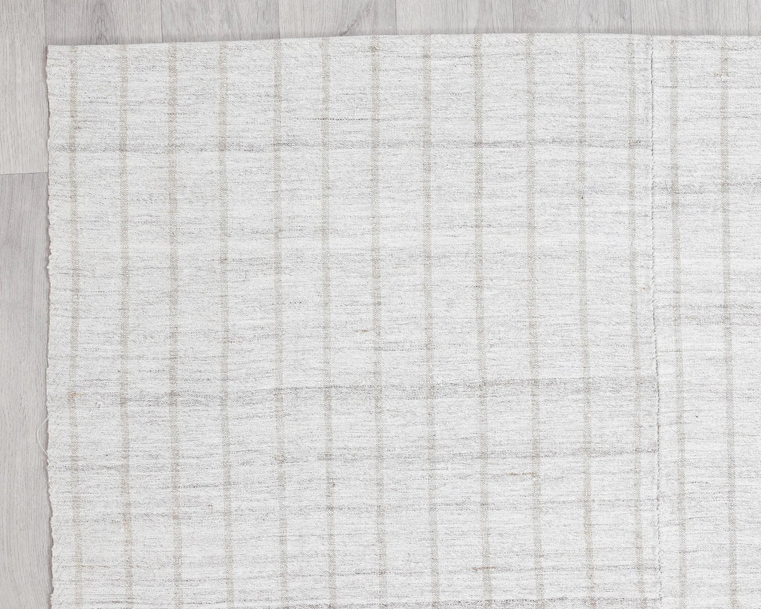 White Turkish Kilim Rug 6'3" x 9'2" Flat-Weave border