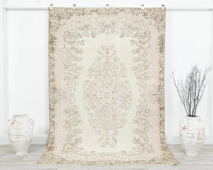 Beige Turkish Oushak Rug 8' 8" x 5' 7" Hand-Knotted | No. VR92296