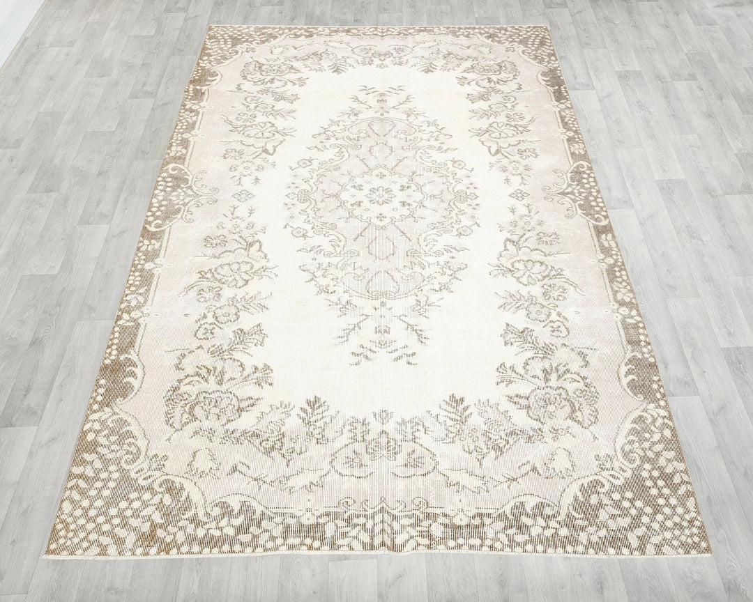 Beige Turkish Oushak Rug 8' 8" x 5' 7" Hand-Knotted | No. VR92296