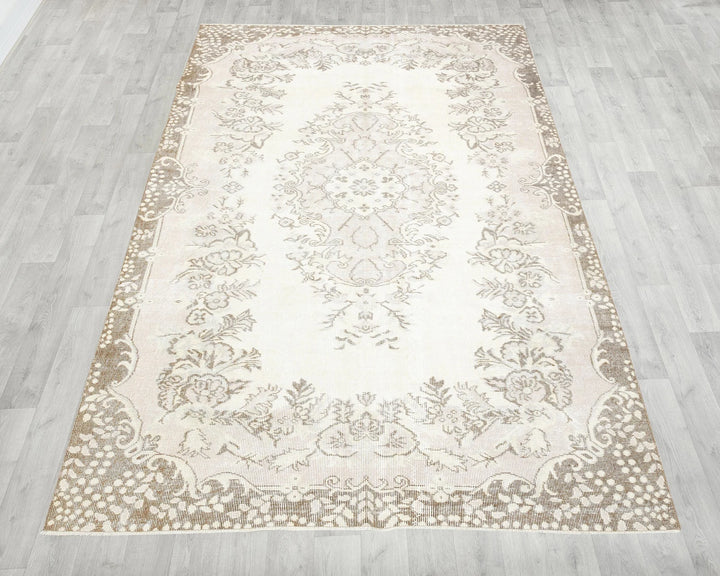 Beige Turkish Oushak Rug 8' 8" x 5' 7" Hand-Knotted | No. VR92296