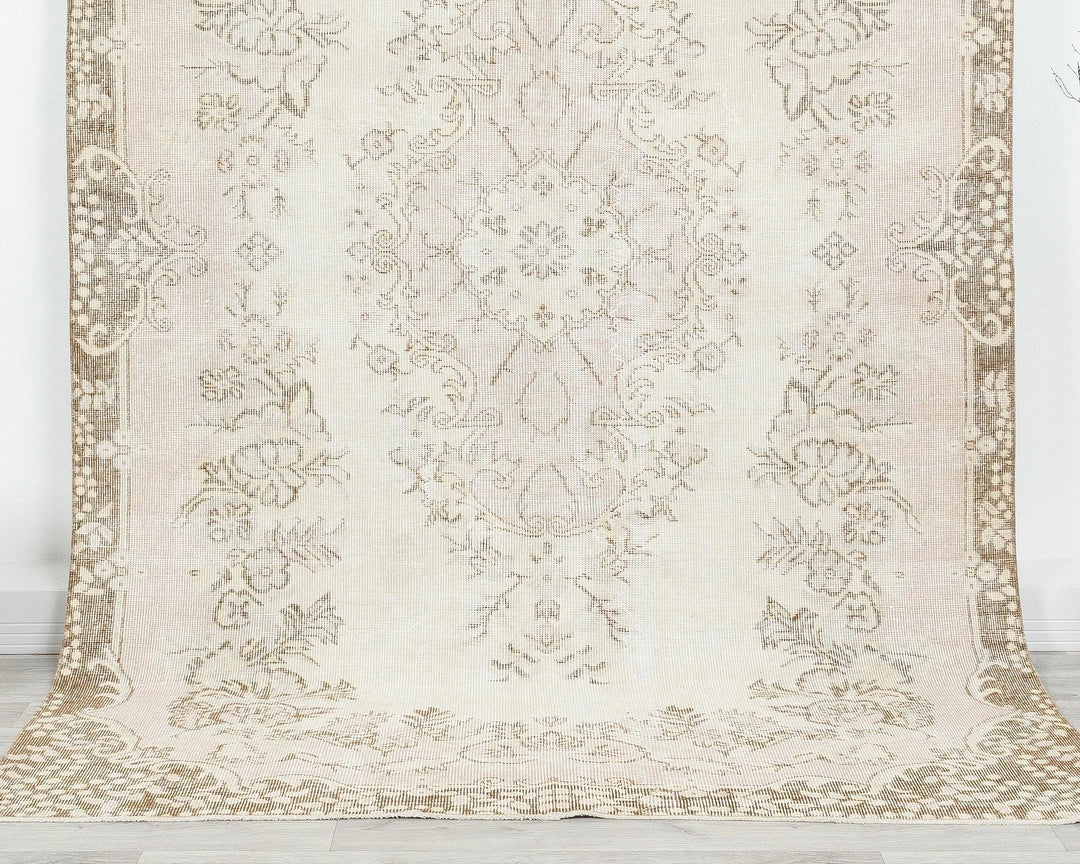 Beige Turkish Oushak Rug 8' 8" x 5' 7" Hand-Knotted | No. VR92296