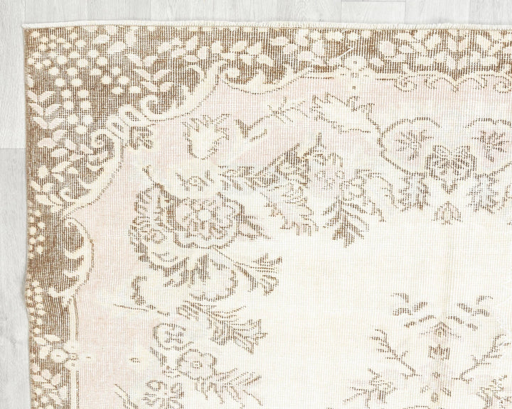 Beige Turkish Oushak Rug 8' 8" x 5' 7" Hand-Knotted | No. VR92296