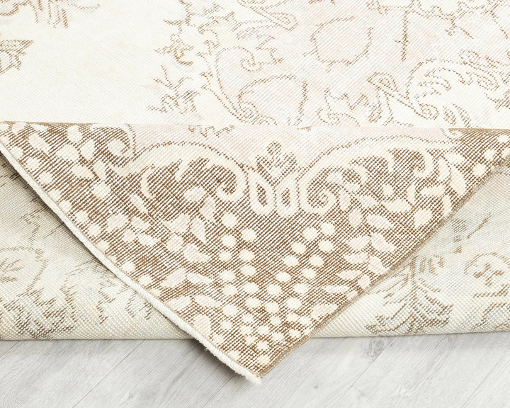 Beige Turkish Oushak Rug 8' 8" x 5' 7" Hand-Knotted | No. VR92296