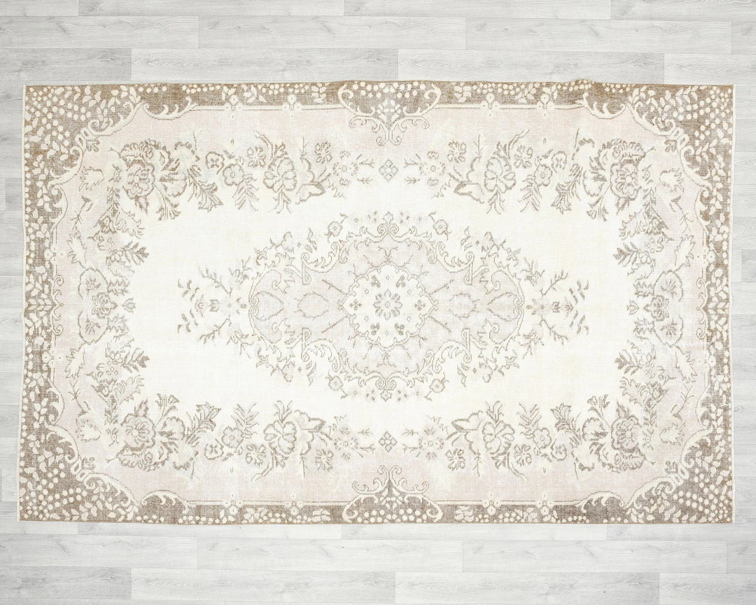 Beige Turkish Oushak Rug 8' 8" x 5' 7" Hand-Knotted | No. VR92296