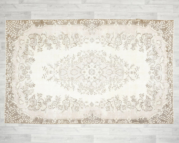 Beige Turkish Oushak Rug 8' 8" x 5' 7" Hand-Knotted | No. VR92296