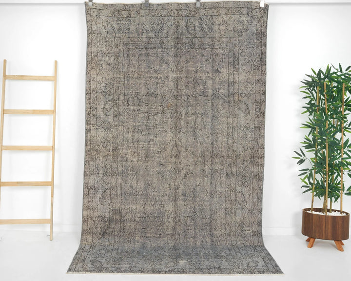 Gray Turkish Oushak Rug 8' 2" x 4' 9" Hand-Knotted | No. VR92342