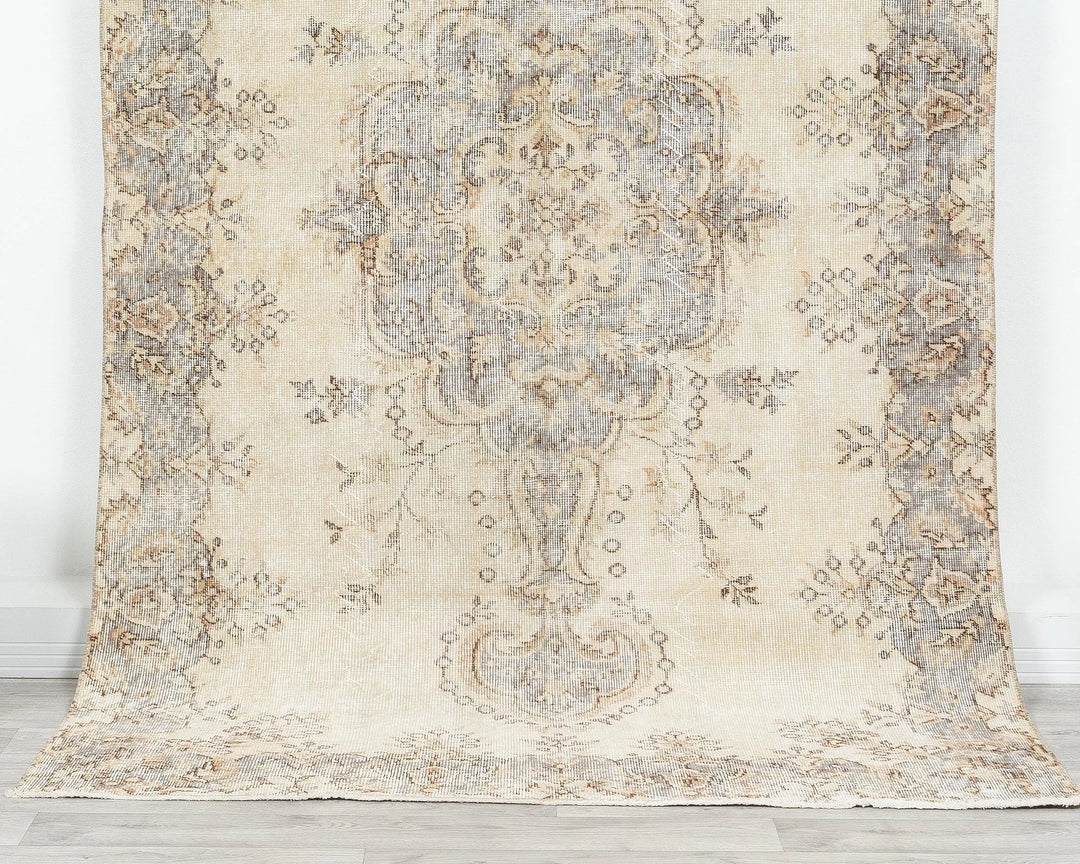 Beige Turkish Oushak Rug 8' 2" x 4' 11" Hand-Knotted | No. VR92834