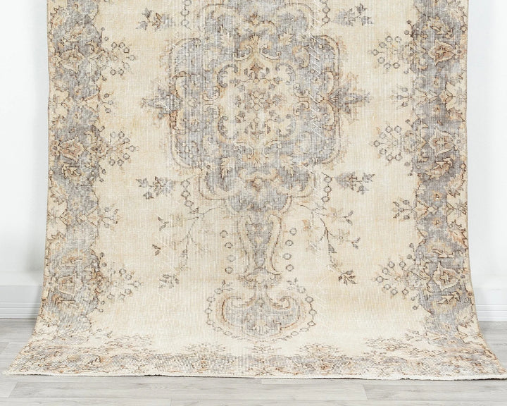 Beige Turkish Oushak Rug 8' 2" x 4' 11" Hand-Knotted | No. VR92834