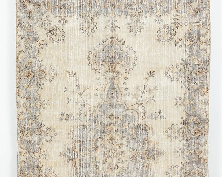 Beige Turkish Oushak Rug 8' 2" x 4' 11" Hand-Knotted | No. VR92834