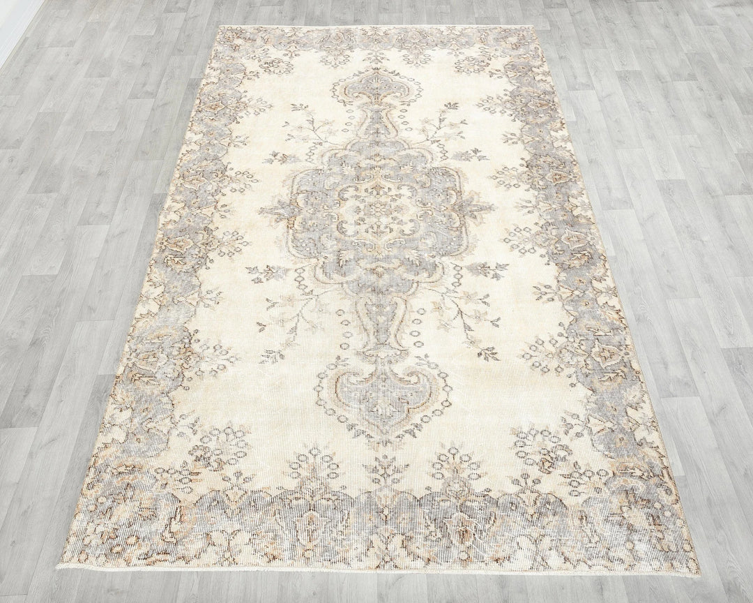 Beige Turkish Oushak Rug 8' 2" x 4' 11" Hand-Knotted | No. VR92834
