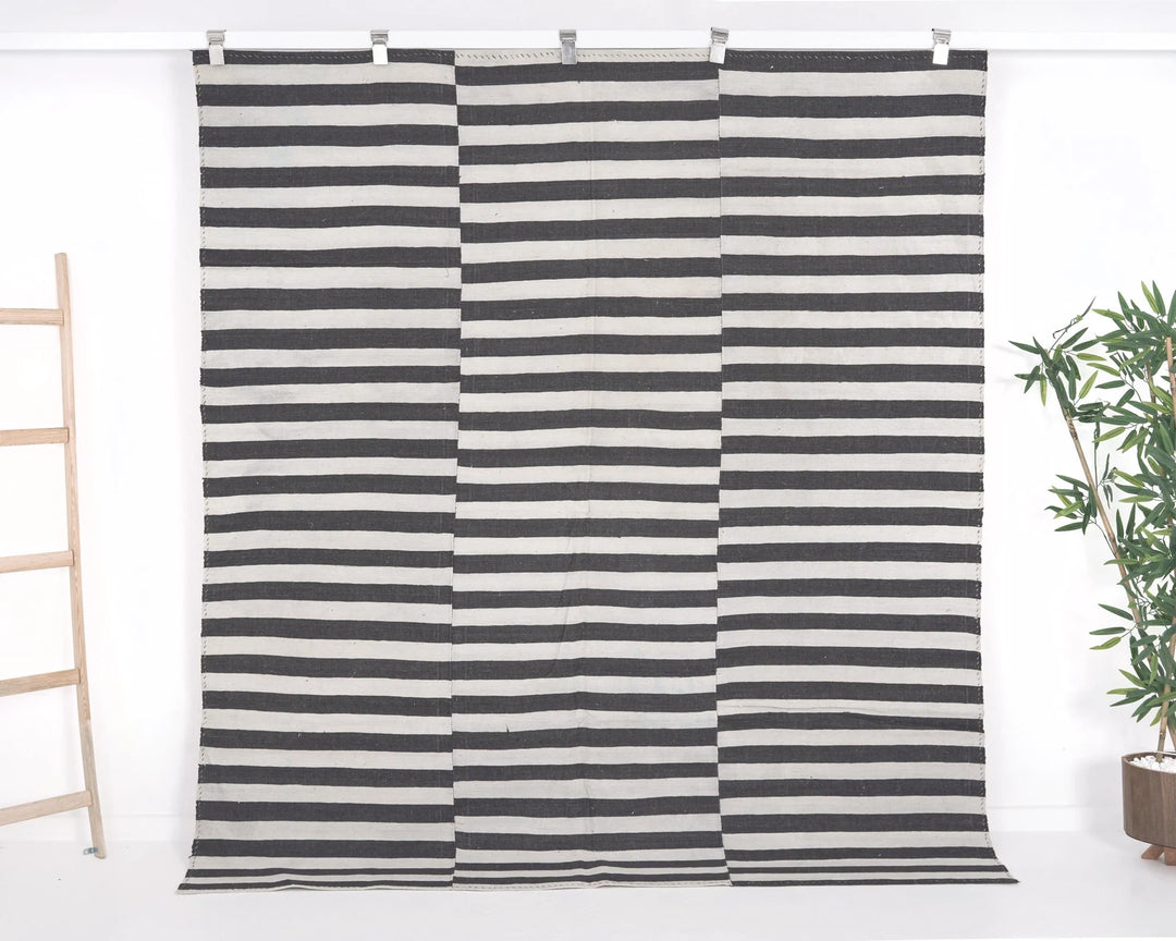 Black Kilim Rug 5' 11" x 7' 1" | No. VR93157