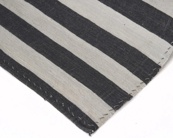 Black Kilim Rug 5' 11" x 7' 1" | No. VR93157