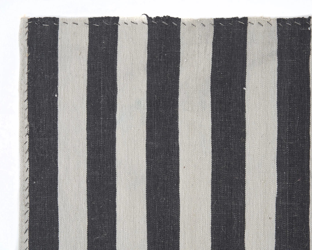 Black Kilim Rug 5' 11" x 7' 1" | No. VR93157