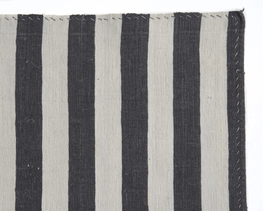 Black Kilim Rug 5' 11" x 7' 1" | No. VR93157