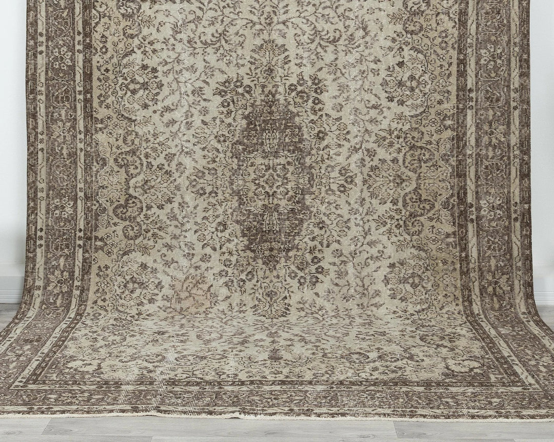 Beige Oushak Rug 6' 11" x 10' | No. VR93295