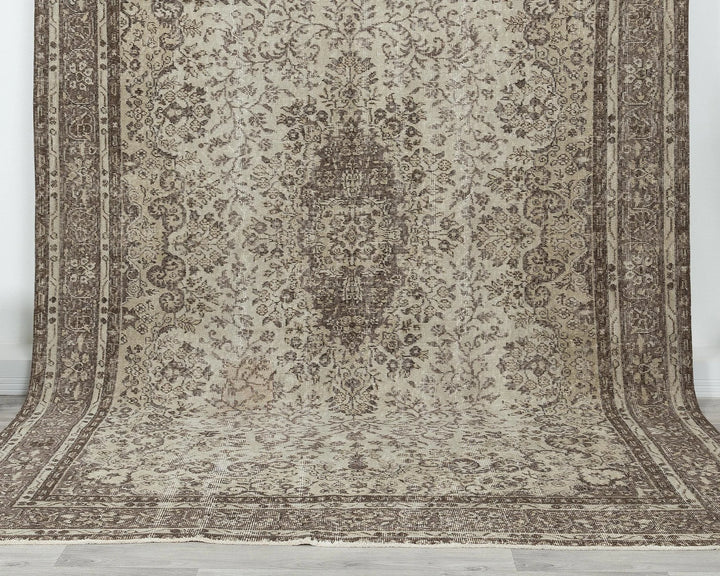 Beige Oushak Rug 6' 11" x 10' | No. VR93295