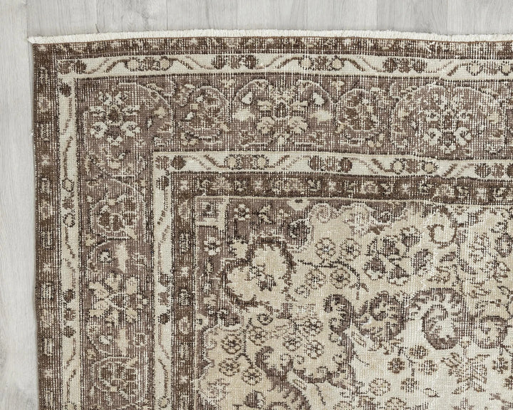 Beige Oushak Rug 6' 11" x 10' | No. VR93295