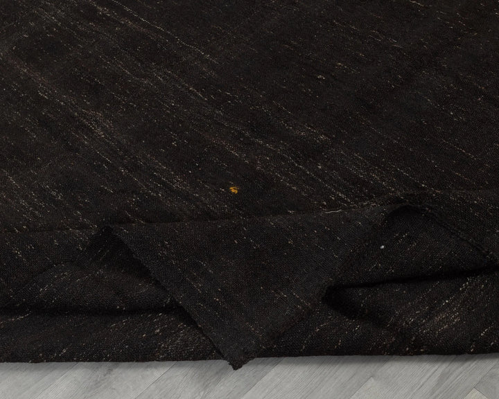 Brown Kilim Rug 6' 7" x 9' 2" | No. VR93904