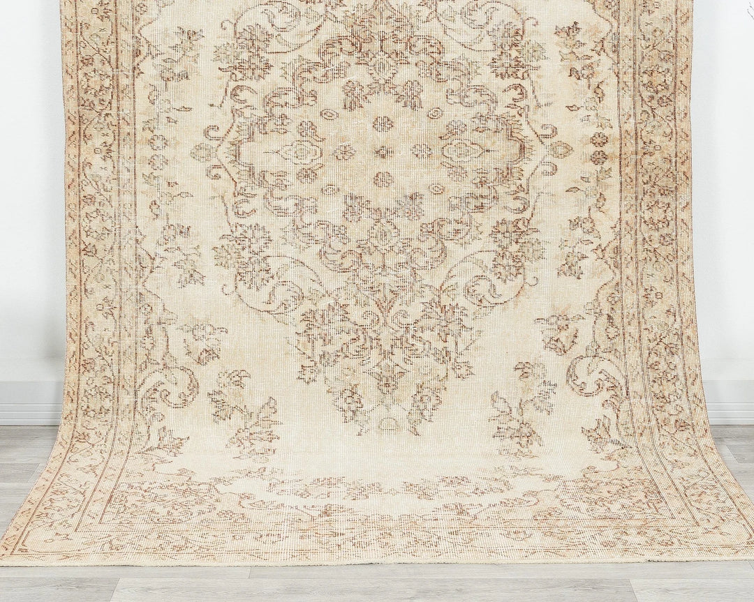 Beige Turkish Oushak Rug 5' 4" x 8' 10" Hand-Knotted | No. VR94020
