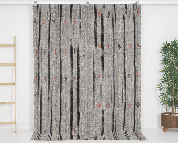 Gray Turkish Kilim Rug 5' 7" x 7' 5" Flat-Weave | No. VR94578