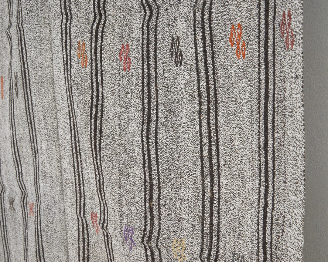 Gray Turkish Kilim Rug 5' 7" x 7' 5" Flat-Weave | No. VR94578