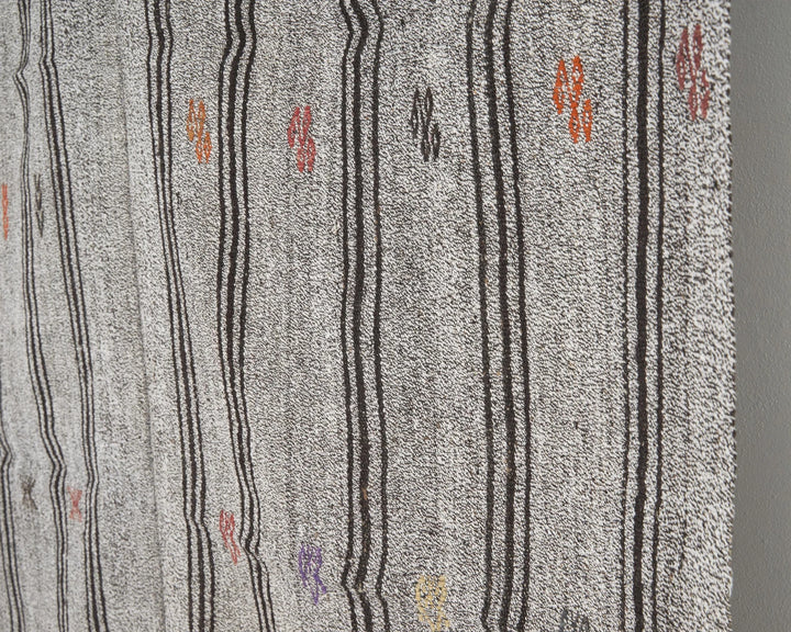 Gray Turkish Kilim Rug 5' 7" x 7' 5" Flat-Weave | No. VR94578