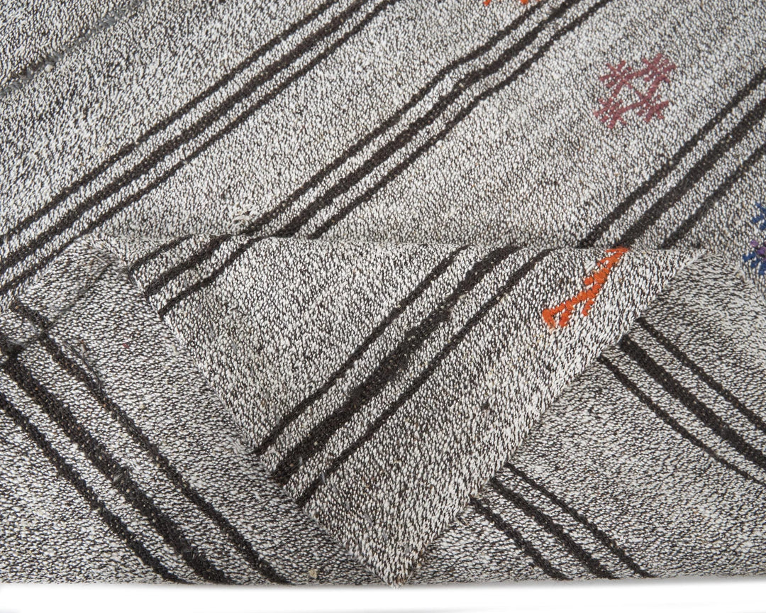 Gray Turkish Kilim Rug 5' 7" x 7' 5" Flat-Weave | No. VR94578