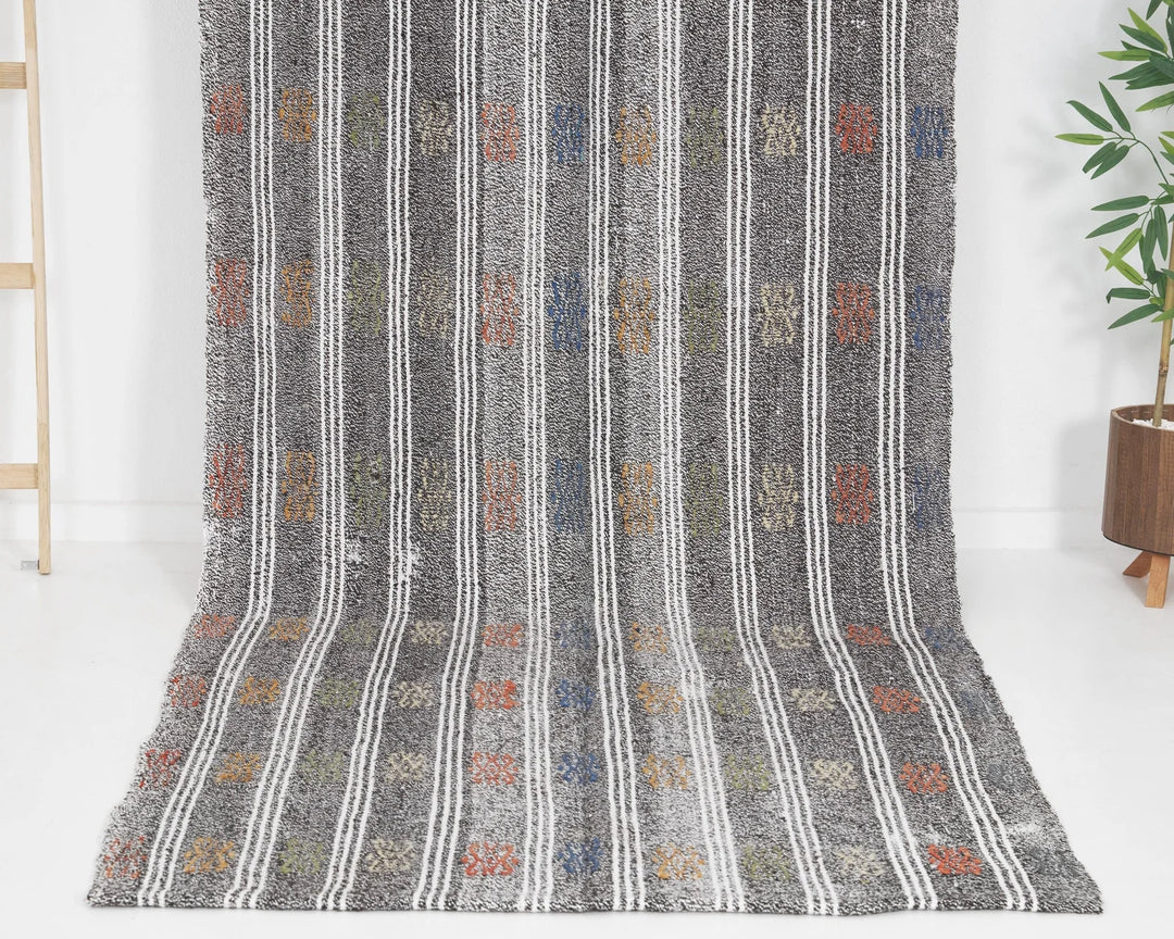 Gray Turkish Kilim Rug 3'8" x 9'11" Flat-Weave | No. VR95001