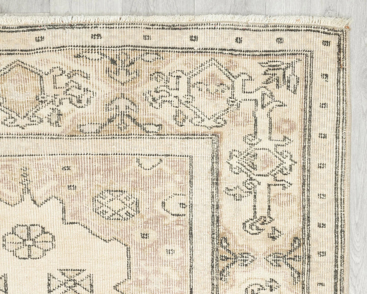 Multicolor Turkish Oushak Rug 7' 10" x 3' 8" Hand-Knotted | No. VR95064