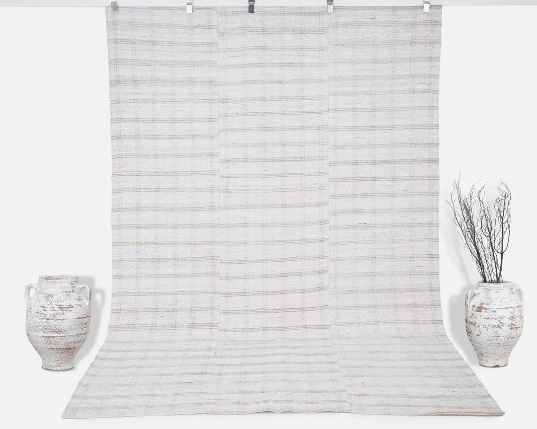 White Kilim Rug 6' x 9' | No. VR95986