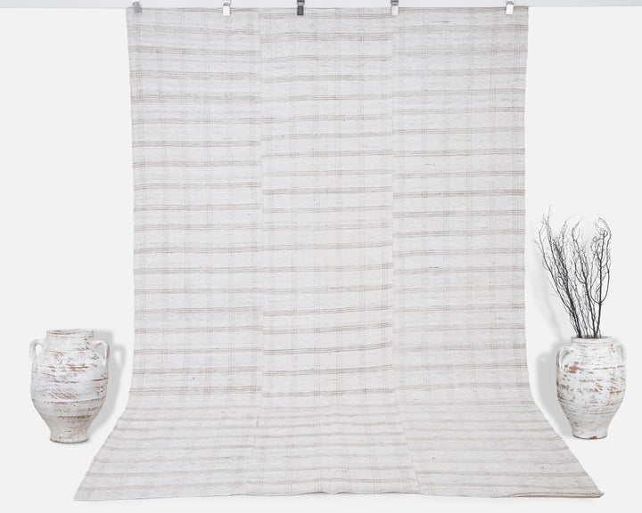 White Kilim Rug 6' x 9' | No. VR95986