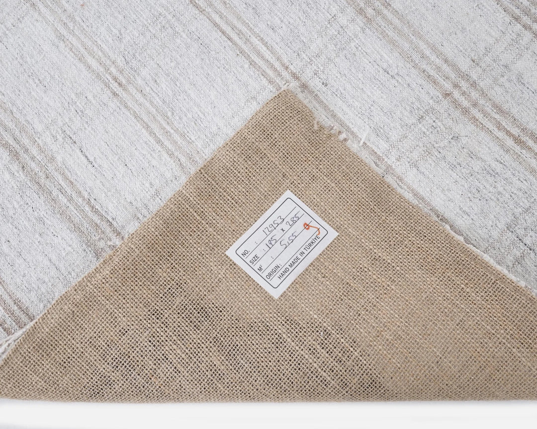 White Kilim Rug 6' x 9' | No. VR95986